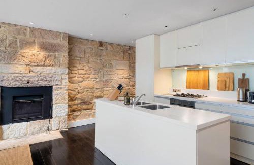 Paddington Maison | Elegant Paddington Sandstone Cottage with Parking