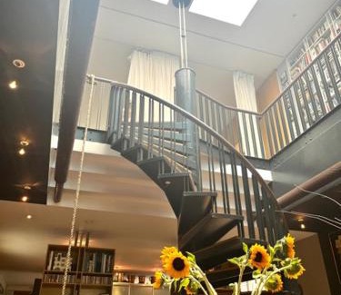 De Weteringschans Appartement | Elegant penthouse LOFT of 250 m2 in city centre with huge roofgarden 80 m2