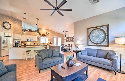 Tierra Norte Maison | Elegant Peoria Home: Pool, Putting Green, Fire Pit