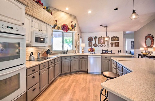 Tierra Norte Maison | Elegant Peoria Home: Pool, Putting Green, Fire Pit