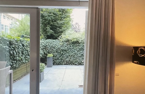 Oud-Zuid Appartement | Elegant Residence in Amsterdam's Prestigious Oud-Zuid