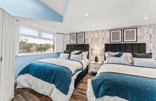 Cheltenham Maison | Elegant Retreat in Cheltenham - Garden & Parking Included