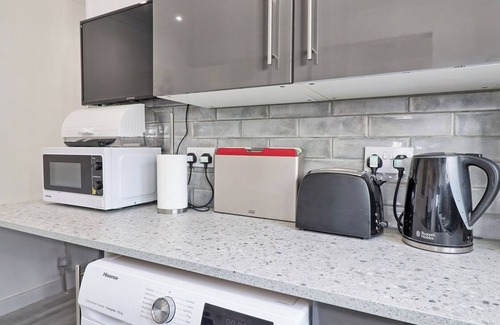 Rayleigh Appartement | Lavish Rayleigh Apartment - Small-Med dog OK