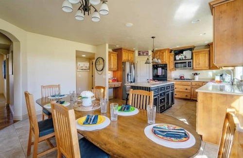 Scera Park South Maison | Elegant Retreat & Small Gathering Home-Waffles too
