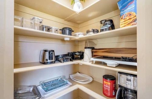 Scera Park South Maison | Elegant Retreat & Small Gathering Home-Waffles too