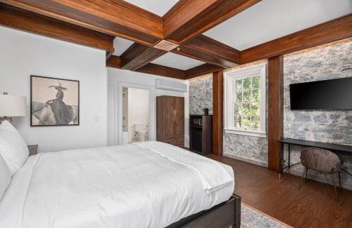 Santa Rosa Appartement | Elegant Santa Rosa Getaway at Historic Stonehouse!