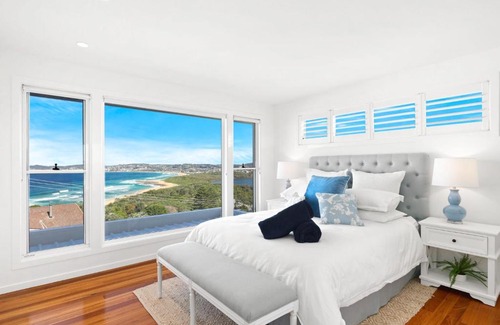 Forresters Beach Maison | Elegant Sea-facing Home with Fantastic Views