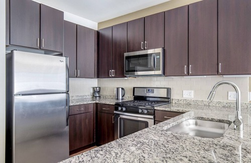 Assembly Square Appartement | Elegant Somerville 1BR w/ W/D, Gym & Roof, nr Assembly T, by Blueground