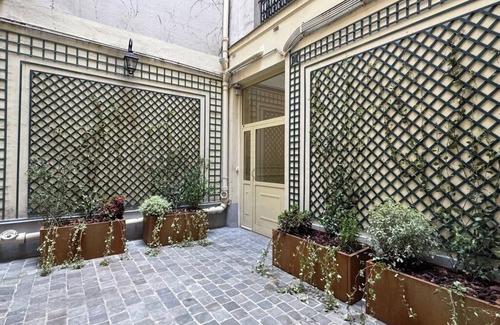 Gaillon Appartement | Elegant spacious 2 bedroom, apartment in the heart of Paris, near Opera & Louvre
