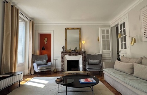 Gaillon Appartement | Elegant spacious 2 bedroom, apartment in the heart of Paris, near Opera & Louvre