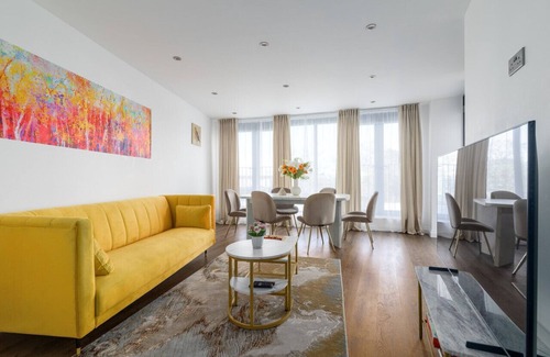 Brentwood Appartement | Elegant, Spacious , Luxury 2 bed, apartment with Parking