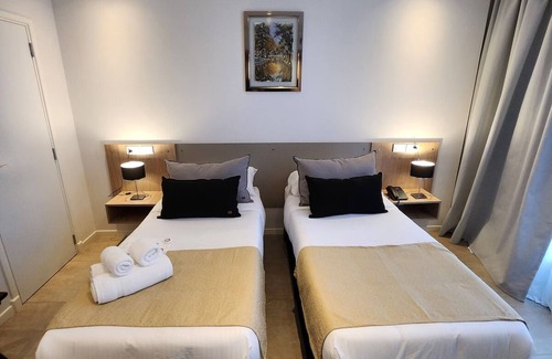 Rio Cuarto Hôtel | Elegant Stay Near Plaza Estrada With Outdoor Pool Free Breakfast And Parking
