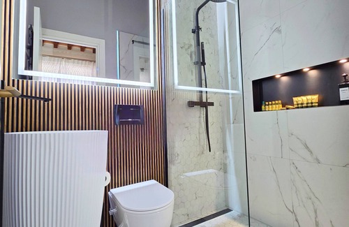 Manciano Appartement | Elegant suite with exclusive bathroom and balcony