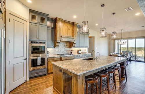 Rosston Maison | Elegant 'Sunset Meadow Ranch' in Texas w/ Hot Tub