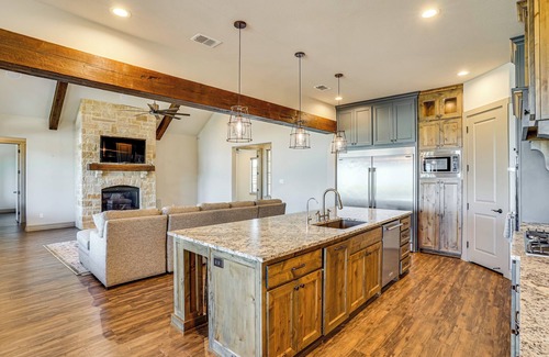 Rosston Maison | Elegant 'Sunset Meadow Ranch' in Texas w/ Hot Tub