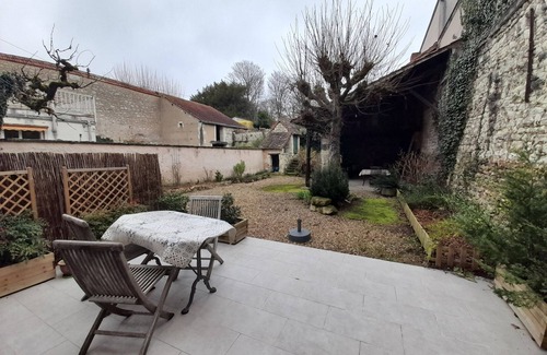 La Roche-Posay Appartement | T2 de Standing avec Jardin, Terrasse et WI-FI au Centre de La Roche-Posay