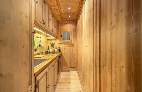 Cortina d'Ampezzo Appartement | Elegant Tablà with Garden R&R