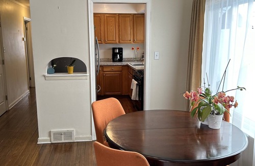 Wyandotte Maison | Elegant three-bedroom cozy family house 10-minute walk to downtown Wyandotte