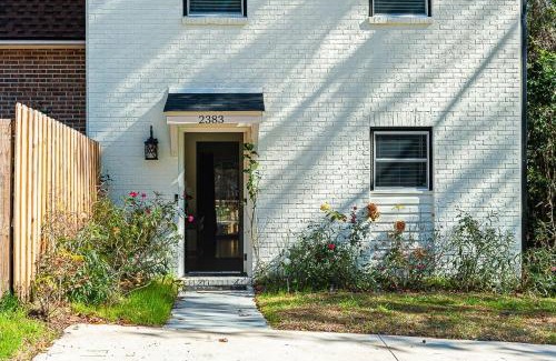 Tallahassee Maison | Elegant Townhome Retreat with King Bed Near I-10, Capitol, FSU & FAMU