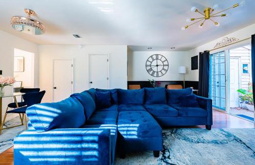 Tallahassee Maison | Elegant Townhome Retreat with King Bed Near I-10, Capitol, FSU & FAMU