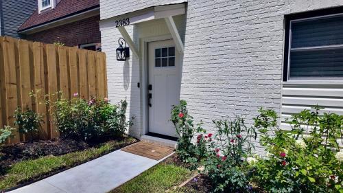 Tallahassee Maison | Elegant Townhome Retreat with King Bed Near I-10, Capitol, FSU & FAMU