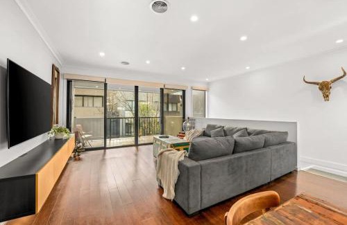 Coburg North Maison | Elegant Townhouse in Coburg North with parking
