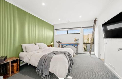 Coburg North Maison | Elegant Townhouse in Coburg North with parking