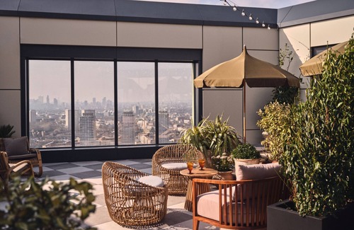 Bromley North Appartement | Elegant two-bedroom flat with a spacious balcony