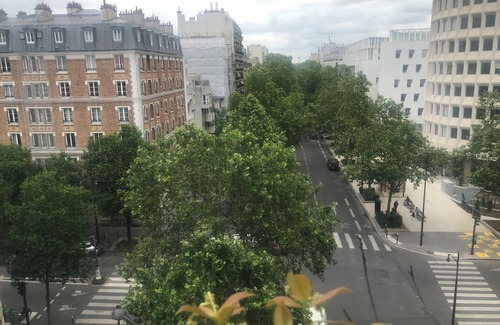 Bel-Air Nord Appartement | Elegant, typically Parisian apartment, easy access to all tourist highlights.