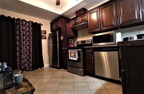 Windsor Maison | Elegant upper level 3 bedrooms and 2 bathroom