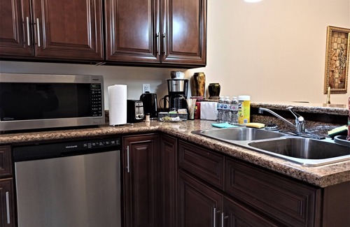 Windsor Maison | Elegant upper level 3 bedrooms and 2 bathroom