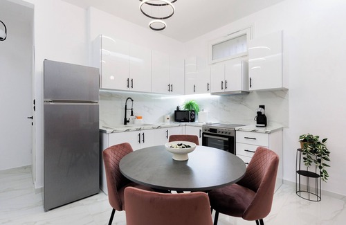 Thessaloniki Appartement | Elegant Urban Home nn2-bedroom apartment with WiFi, AC in wonderful Thessaloniki