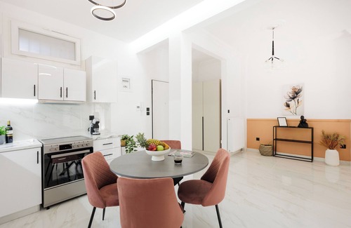 Thessaloniki Appartement | Elegant Urban Home nn2-bedroom apartment with WiFi, AC in wonderful Thessaloniki