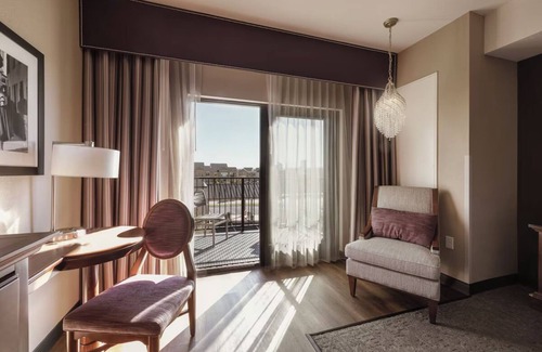 Parker Hôtel | Elegant Urban Retreat with Designer Finishes and City Views