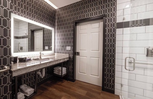 Parker Hôtel | Elegant Urban Retreat with Designer Finishes and City Views