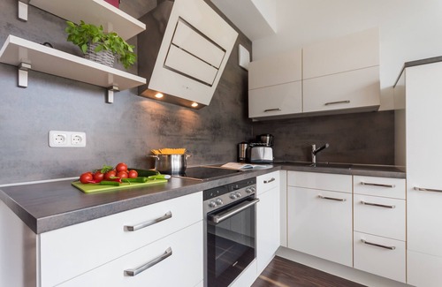 Juliusruh Appartement | Elegant vacation apartment with south-facing balcony, 100 m to the beach