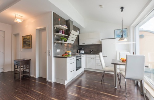 Juliusruh Appartement | Elegant vacation apartment with south-facing balcony, 100 m to the beach