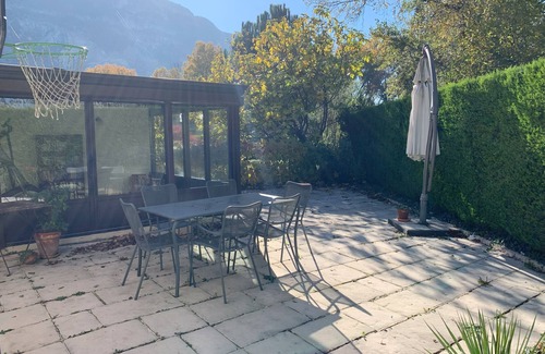 Etrembieres Villa | Elegant Villa close to Geneva city center- 4 bedrooms - full kitchen - free park