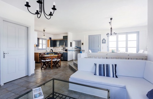 Kea Villa | Elégante Villa Petra, Thea et une maison d'hôtes avec piscine et vue sur la mer
