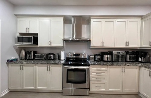 Oakville Maison | Elegant Winter Retreat Getaway In Oakville Whole Townhome