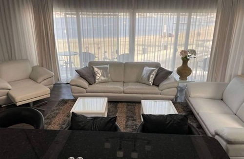 Naples Appartement | Elegant with spectacular view & steps to so much.