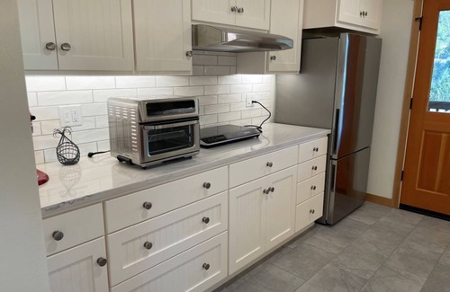 Eugene Appartement | Elegantly appointed guest apartment on beautiful farm estate in west Eugene.