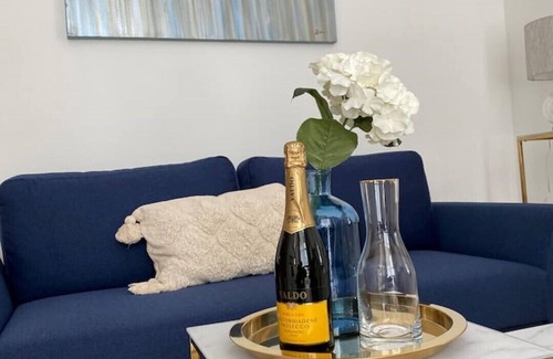 Friedrichshain-Kreuzberg Appartement | elegnat 1,5 Room Apartment with beautiful terrace at East Side Gallery