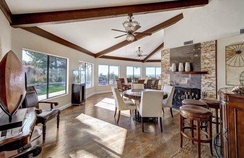 Vista Maison | Elevado Hills Family Getaway ~ Pool ~ Games ~ Pkg!