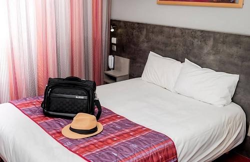 Gap Hôtel | Elevate Your Gap Experience! Pets Allowed, Seasonal Swimming Pool!
