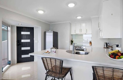 Bell Block Maison | Beachfront Modern House with Sea Views