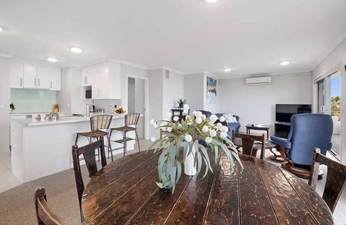 Bell Block Maison | Beachfront Modern House with Sea Views