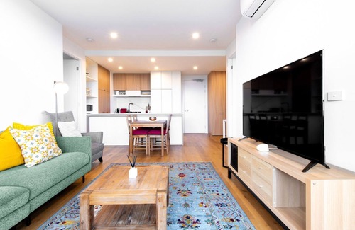 Heidelberg Heights Appartement | Elevated Escape - 2BR w Gym & Rooftop Spa