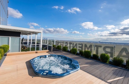 Heidelberg Heights Appartement | Elevated Escape - 2BR w Gym & Rooftop Spa