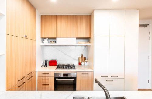 Heidelberg Heights Appartement | Elevated Escape - 2BR w Gym & Rooftop Spa